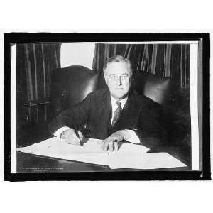   Roosevelt signing beer bill, March 22?, 1933 1933