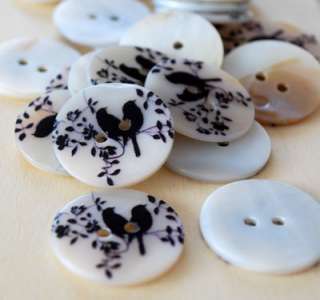 Natural Shell Sewing Buttons   Magpie Bird   25mm  