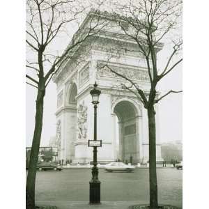  Arc de Triomphe and Place Charles de Gaulle in Paris 