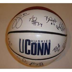  2011 12 Uconn Huskies Team Signed Basketball w/COA Connecticut Lamb 