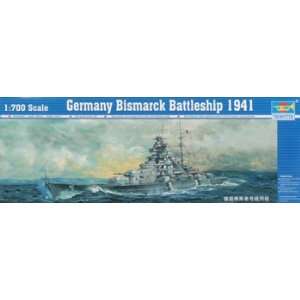   700 41 Bismarck German Battleship (Plastic Model Shi Toys & Games