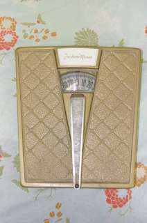 GOLD GLAM* Vintage Fashion Manor 60s Bath Scale  