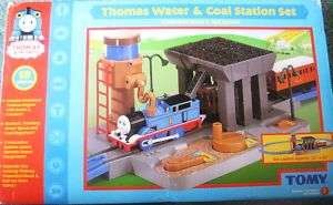 TOMY trackmaster THOMAS WATER COAL STATION SET 18p nib  