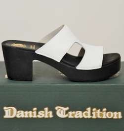 New Danish Tradition Clog T Sandal He Womens Shoes Wh 9  