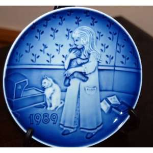  1989 Bing and Gondahl Childrens Day Plate    Girl with 