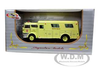 1960 MACK C FIRE ENGINE RESCUE BOX YELLOW 1/50 BY SIGNATURE MODELS 