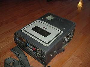 Sony U Matic portable Videocassette/Video Camera recorder BVU 150 