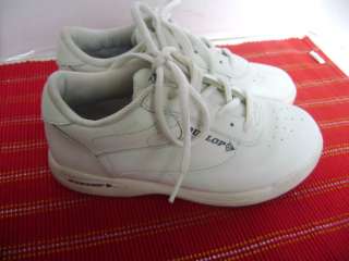 Girls white Dunlop bowling shoe 6 M  