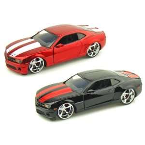  2010 Chevy Camaro SS 1/24 Set of 2 Toys & Games