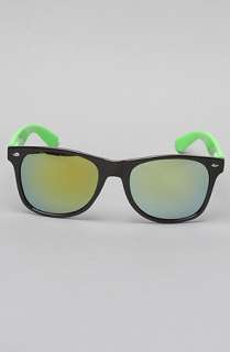 Accessories Boutique The Watch Yourself Sunglasses in Green 