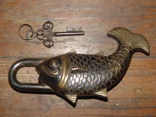 alte Schlösser & Schlüssel / Fische Statue,aus Bronze  
