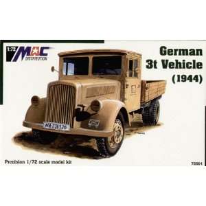   German 3 Ton Opel Blitz WWII Truck Kit  Toys & Games  