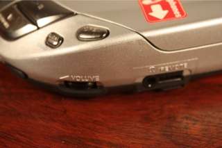 Sony Groove AM/FM CD Discman ESP2 Walkman Model D F411  