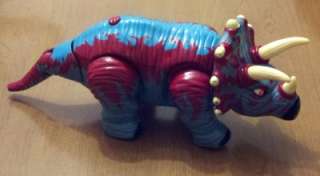 2006 Imaginext Dinosaurs Trample the Triceratops walks & roars 